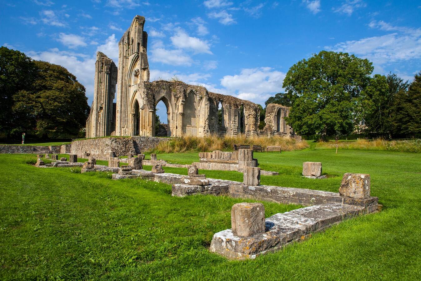 Who is buried at Glastonbury Abbey