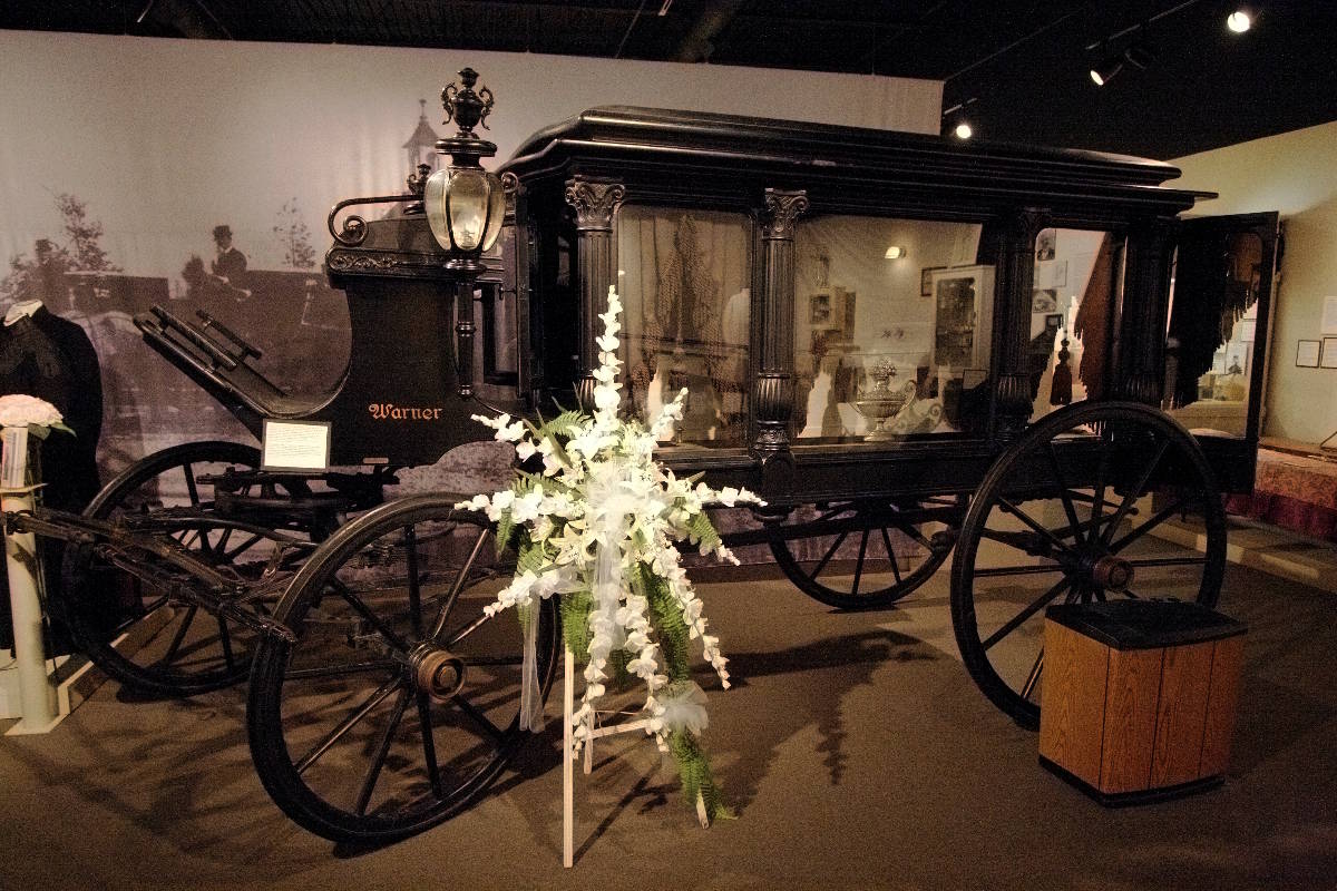 /www.aklander.co.uk/image/catalog/November content/1 funeral carriage
