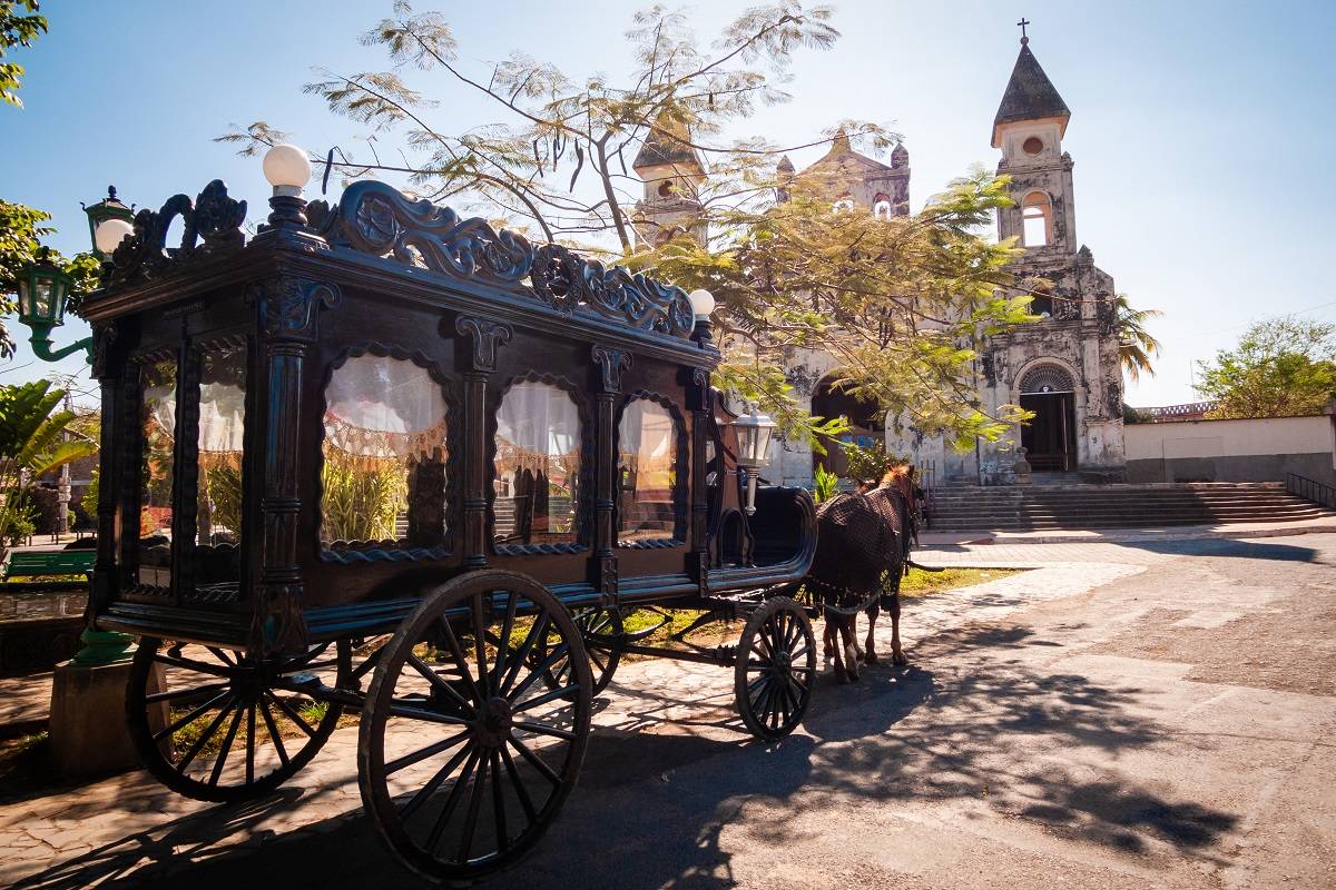 Horse and carriage funeral hearse